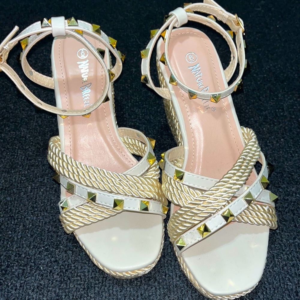 Nature Breeze Studded cream wedges.